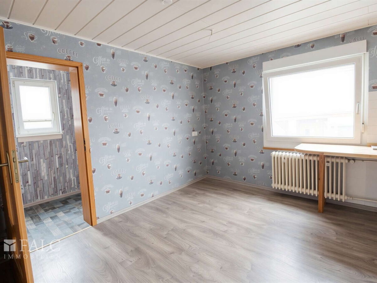 Küche mit Speisekammer