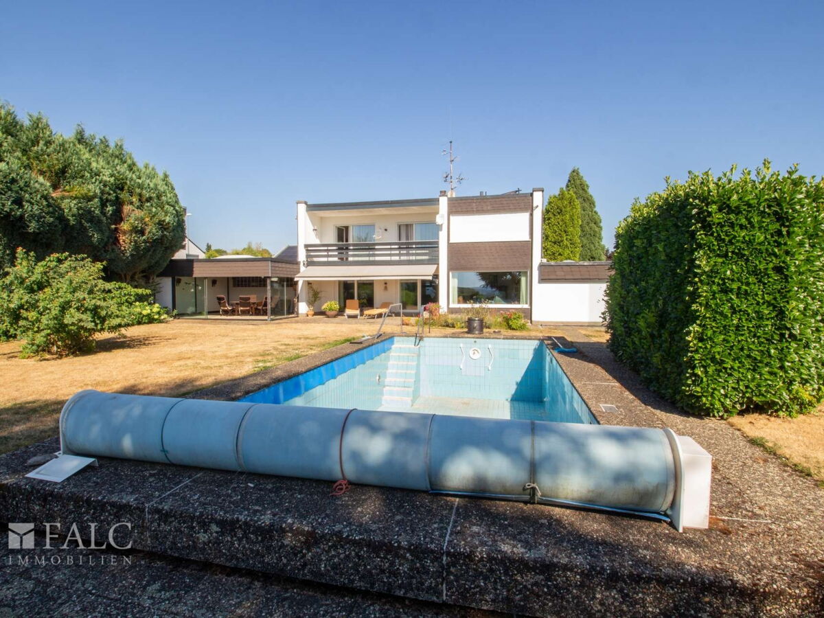 Garten mit Pool