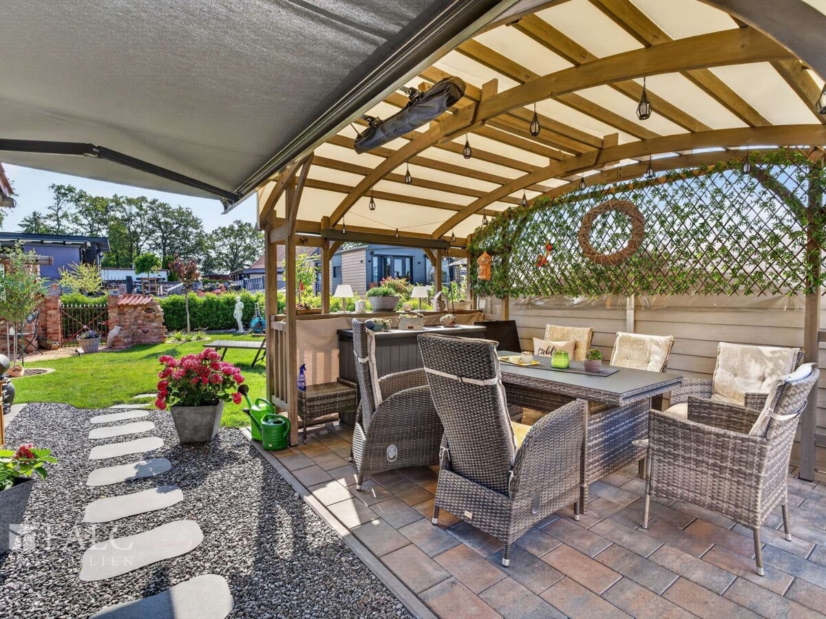Terrassé mit Überdachung