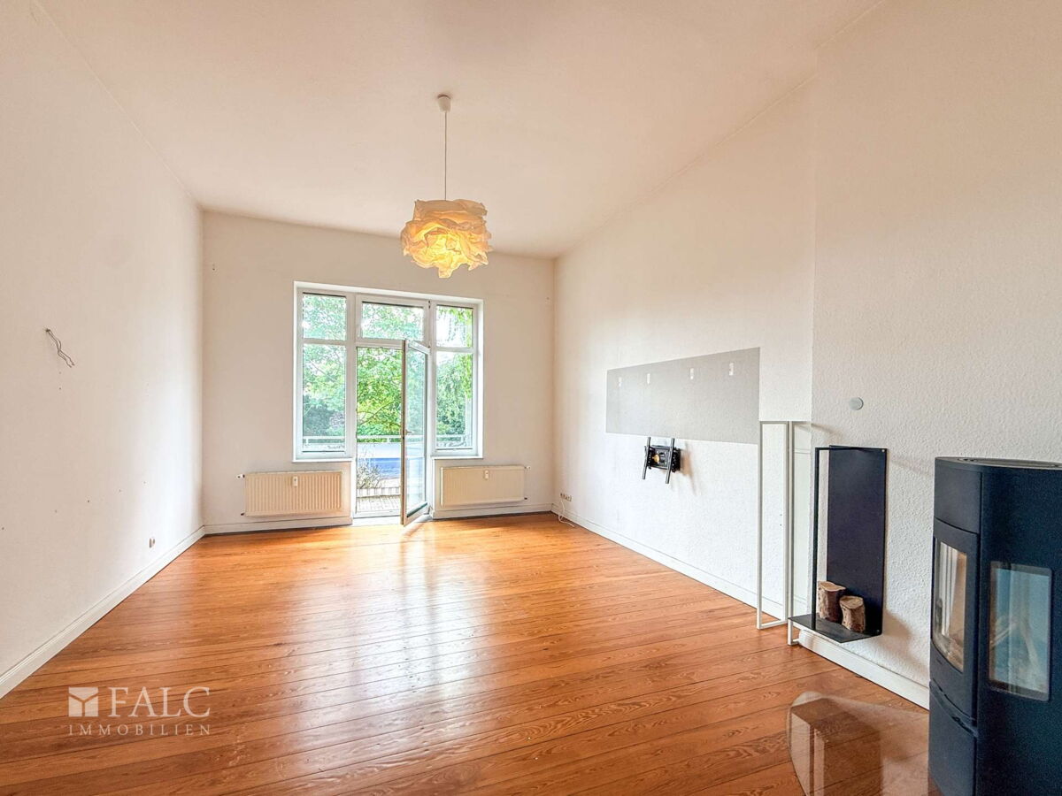 Wohnzimmer mit Kamin