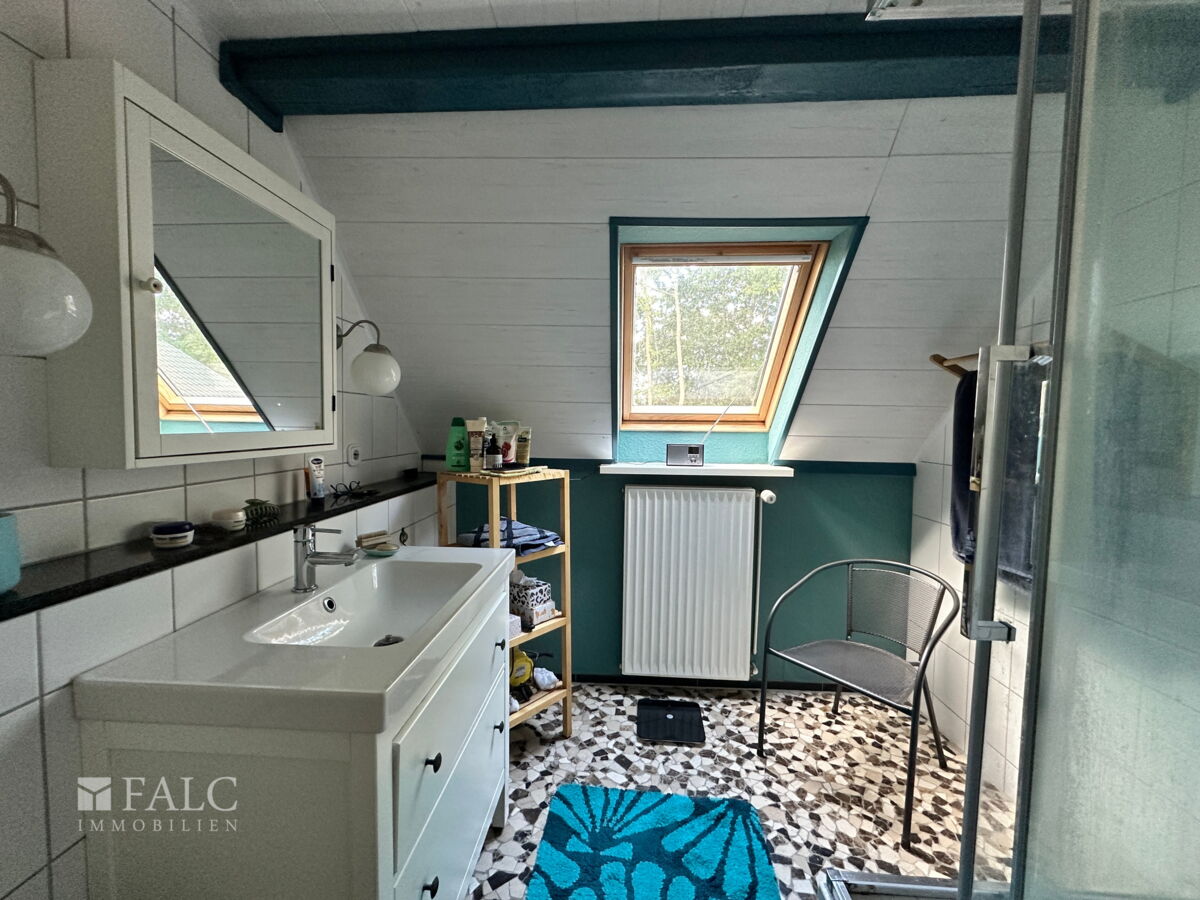Bad mit Dusche DG