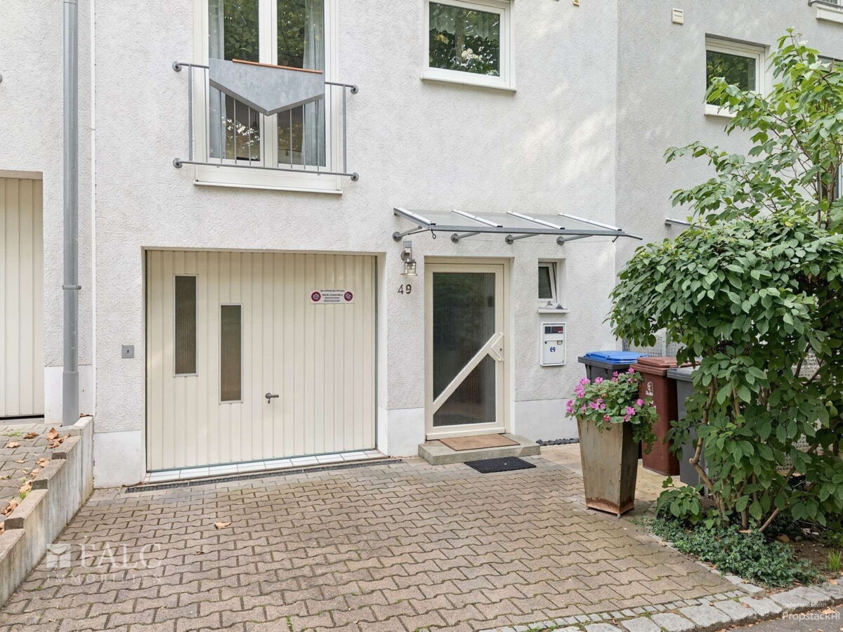 Vorderansicht Garage