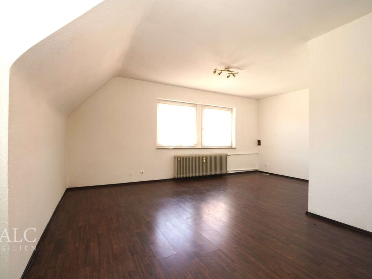 1. DG WH 4 Wohnzimmer Orig. - leer