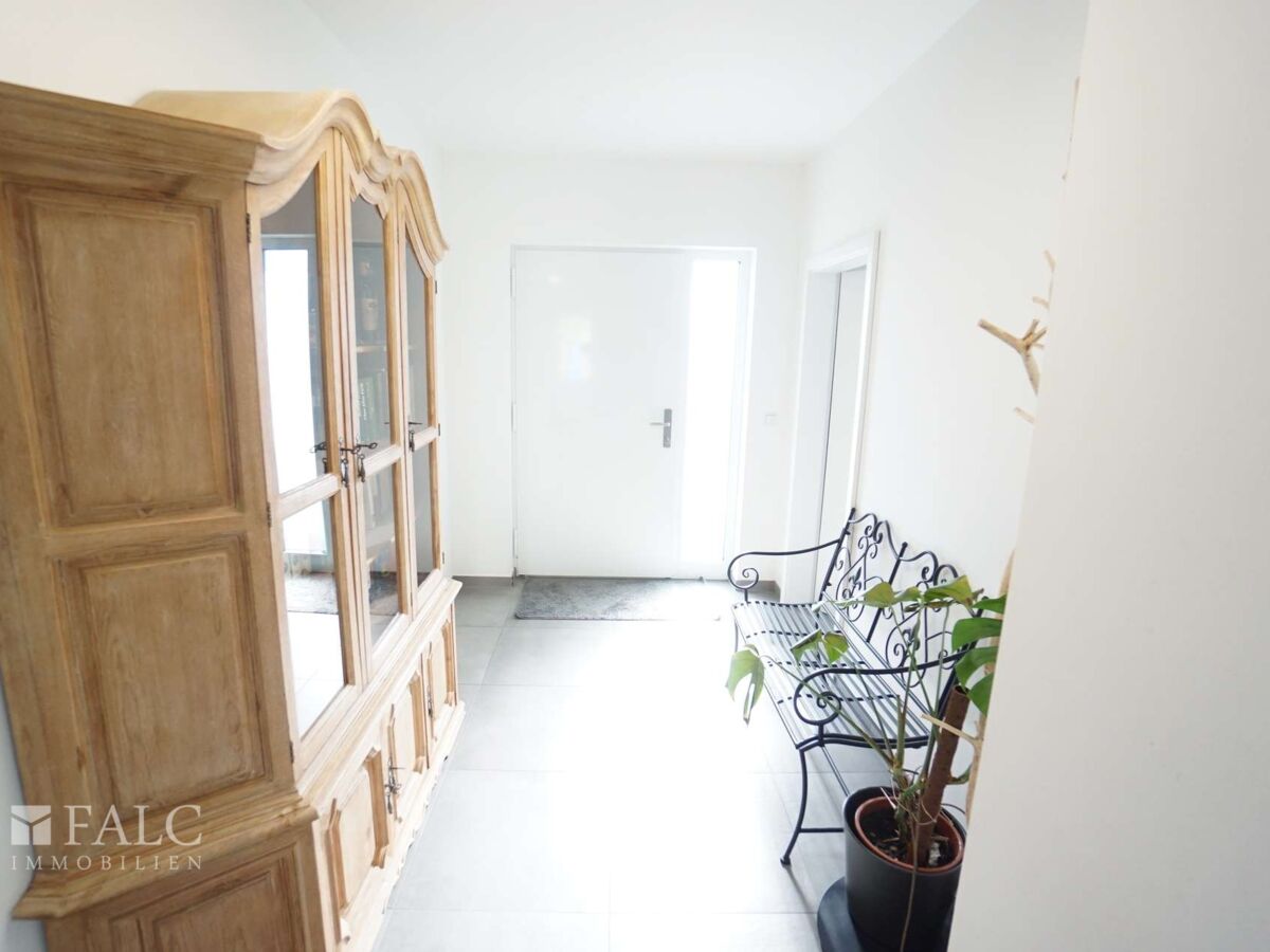 Garderobe EG