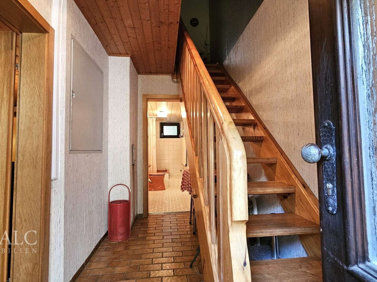 Flur mit Treppe (Haus 2)