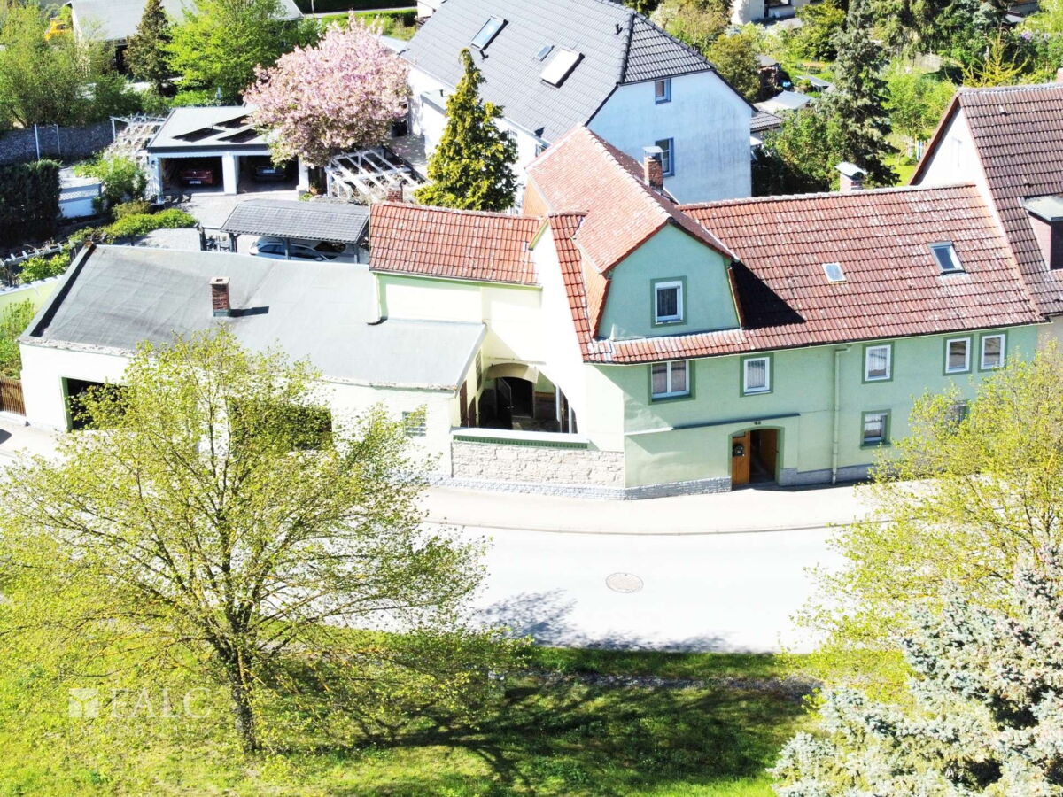Haus mit Garagen