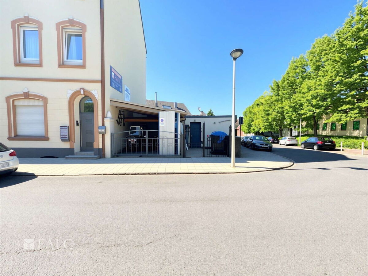 Straßenansicht Grundstück I KI generiert