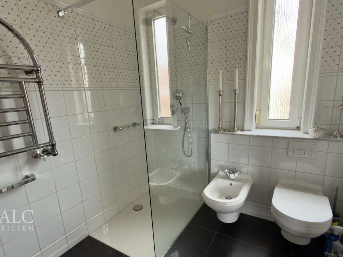 Badezimmer im EG mit Dusche 