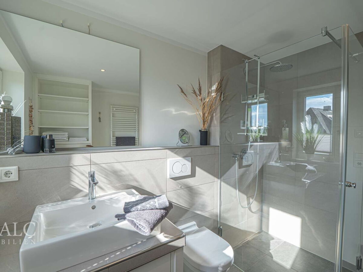 DG Badezimmer mit Dusche 