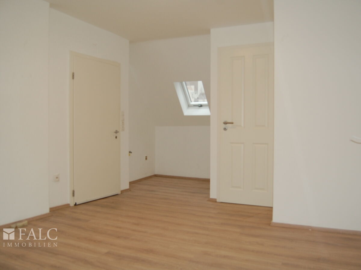 Wohnraum_Richtung Küchennische_DG