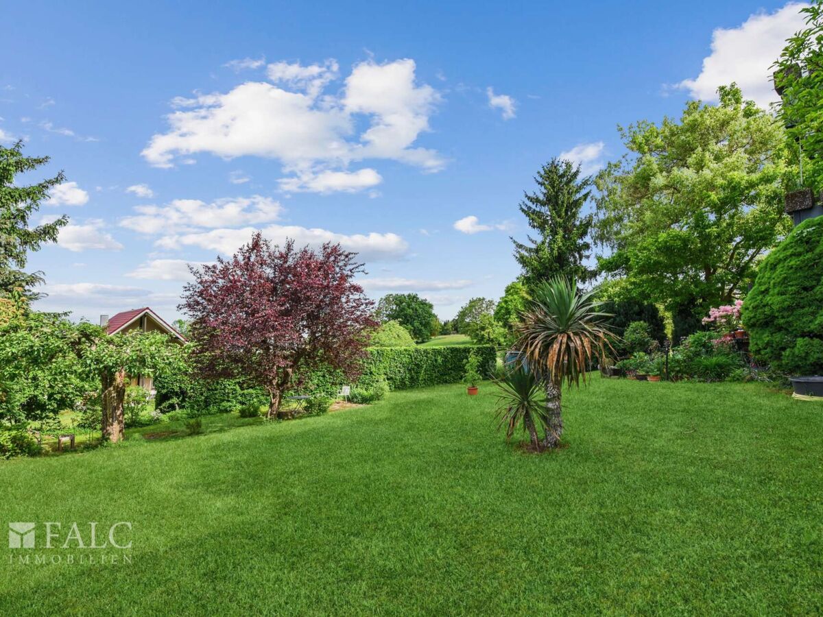 Weitläufiger Garten