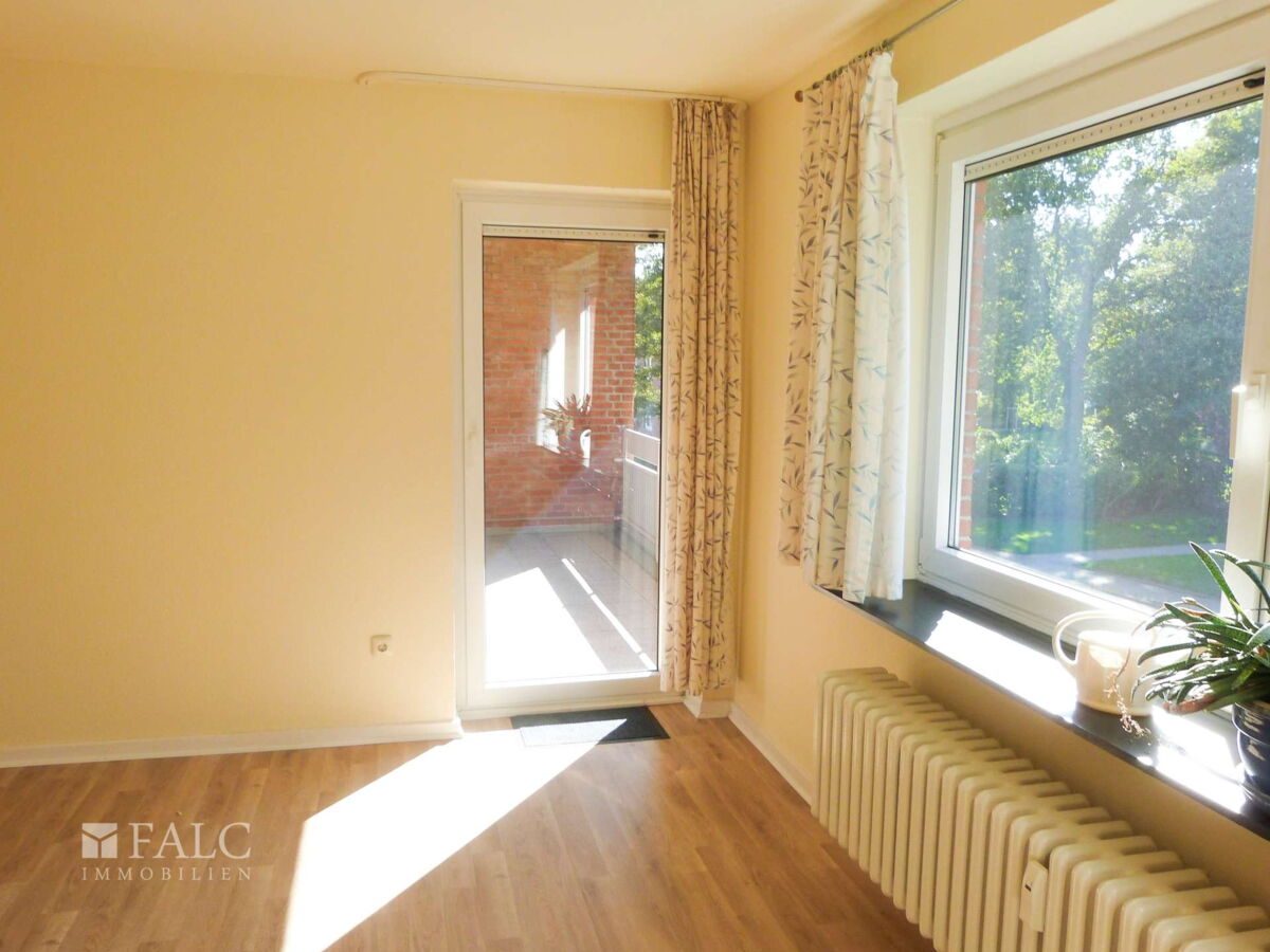 Wohnzimmer mit direktem Zugang zur Loggia