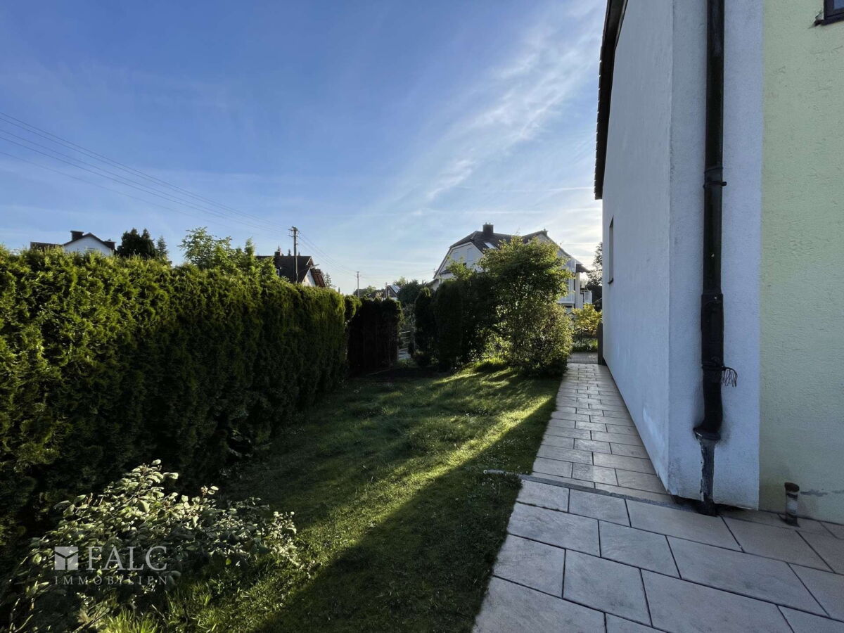 Garten seitlich
