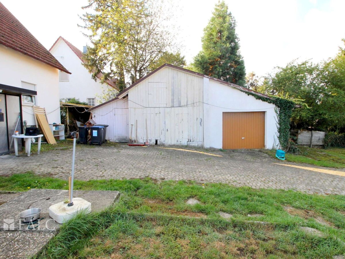 Scheune und Garage