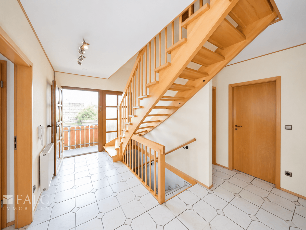 Flur mit Treppe