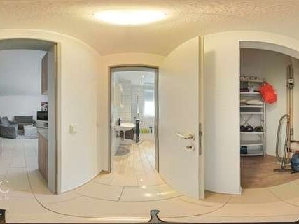 Flur Einliegerwohnung zum Badezimmer und HWR