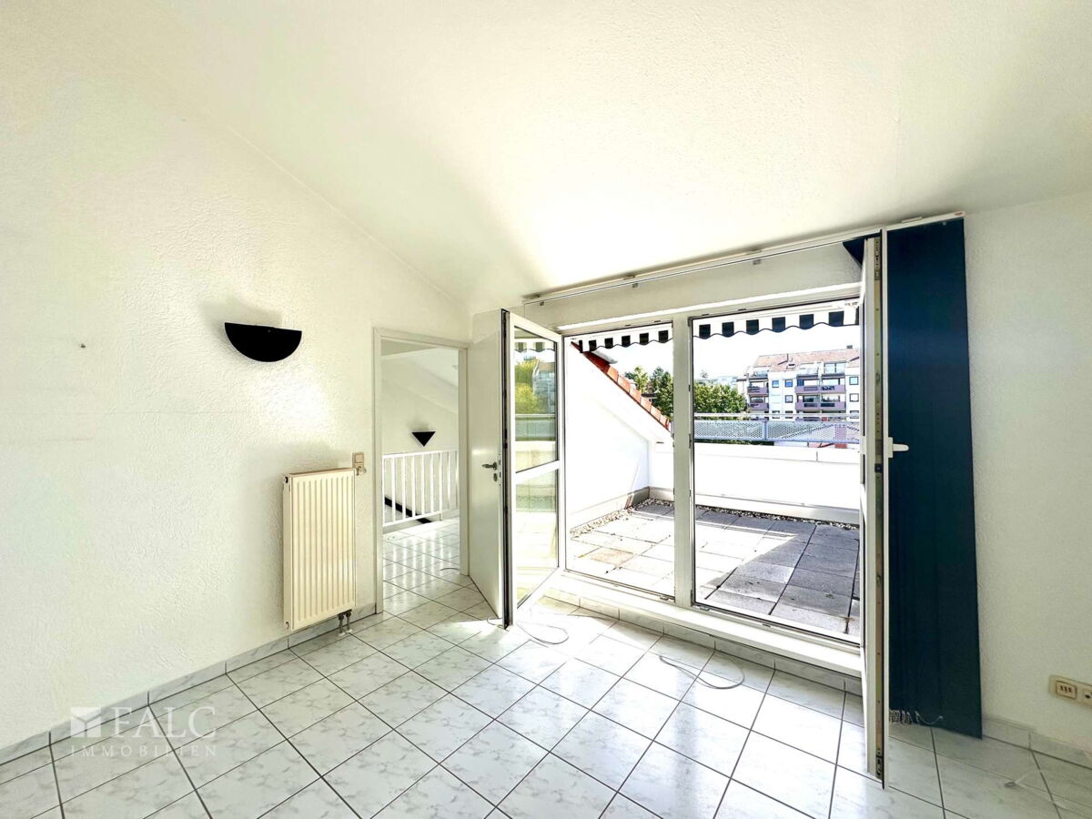 Schlafzimmer mit Loggia