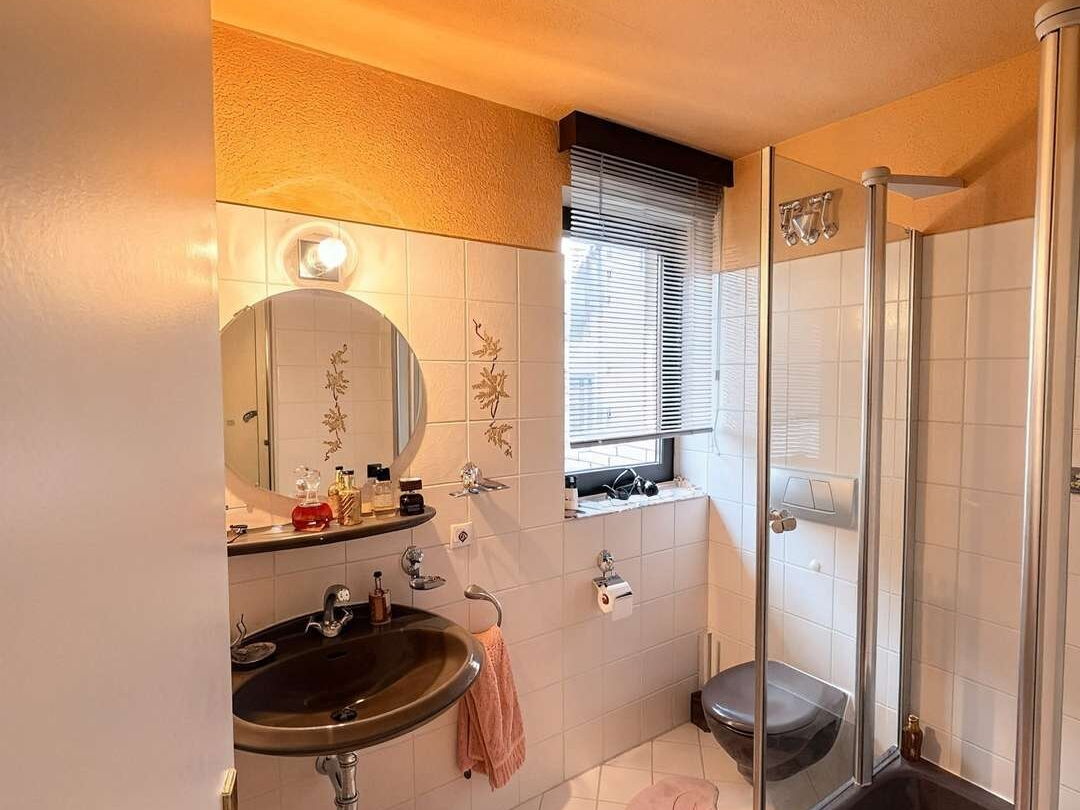 Badezimmer 1.OG (KI generiert)