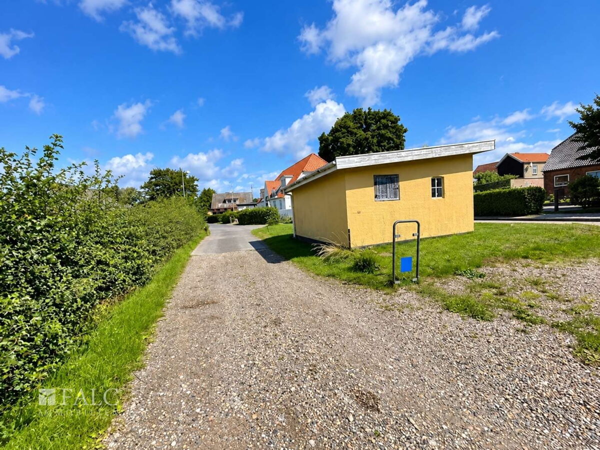 Schuppen und Parkmöglichkeiten