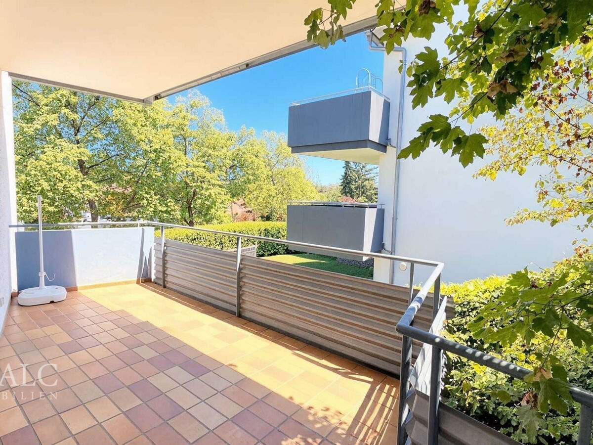 großer Balkon - Überdacht