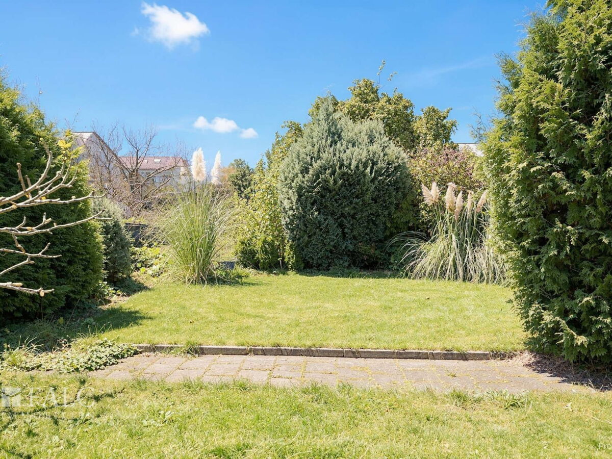 Garten - (KI generiert)