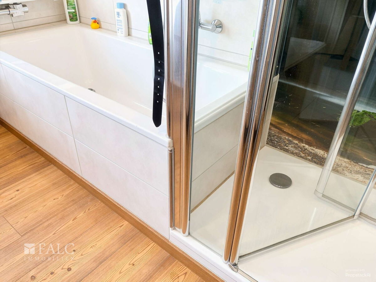 Wohnung 3: 1.OG.-Badewanne/Dusche