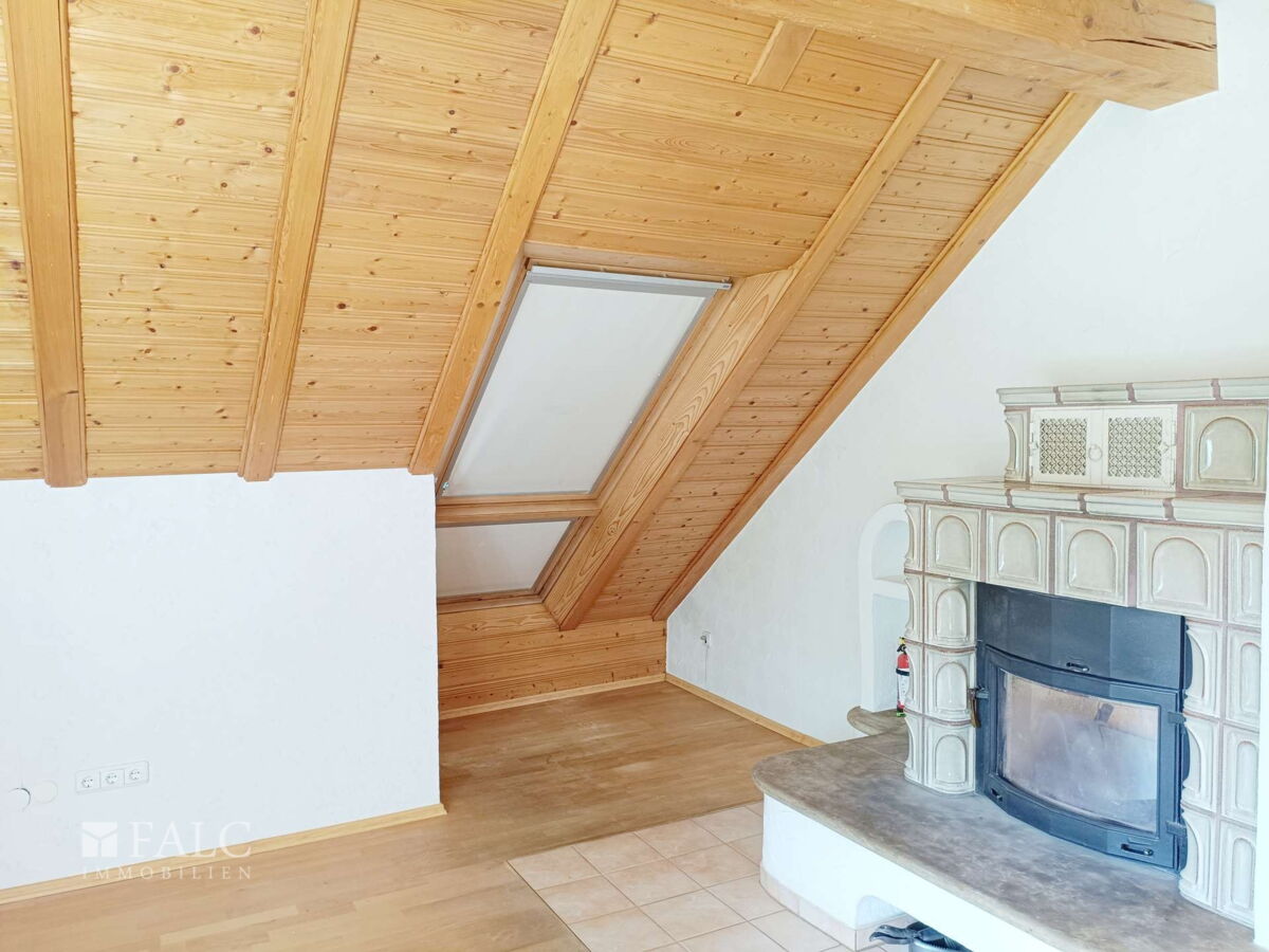  DG/OG  mit Holzkamin