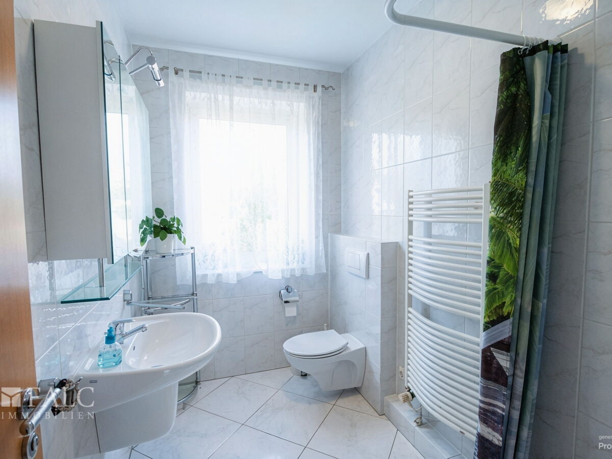 Badezimmer EG - (KI generiert)