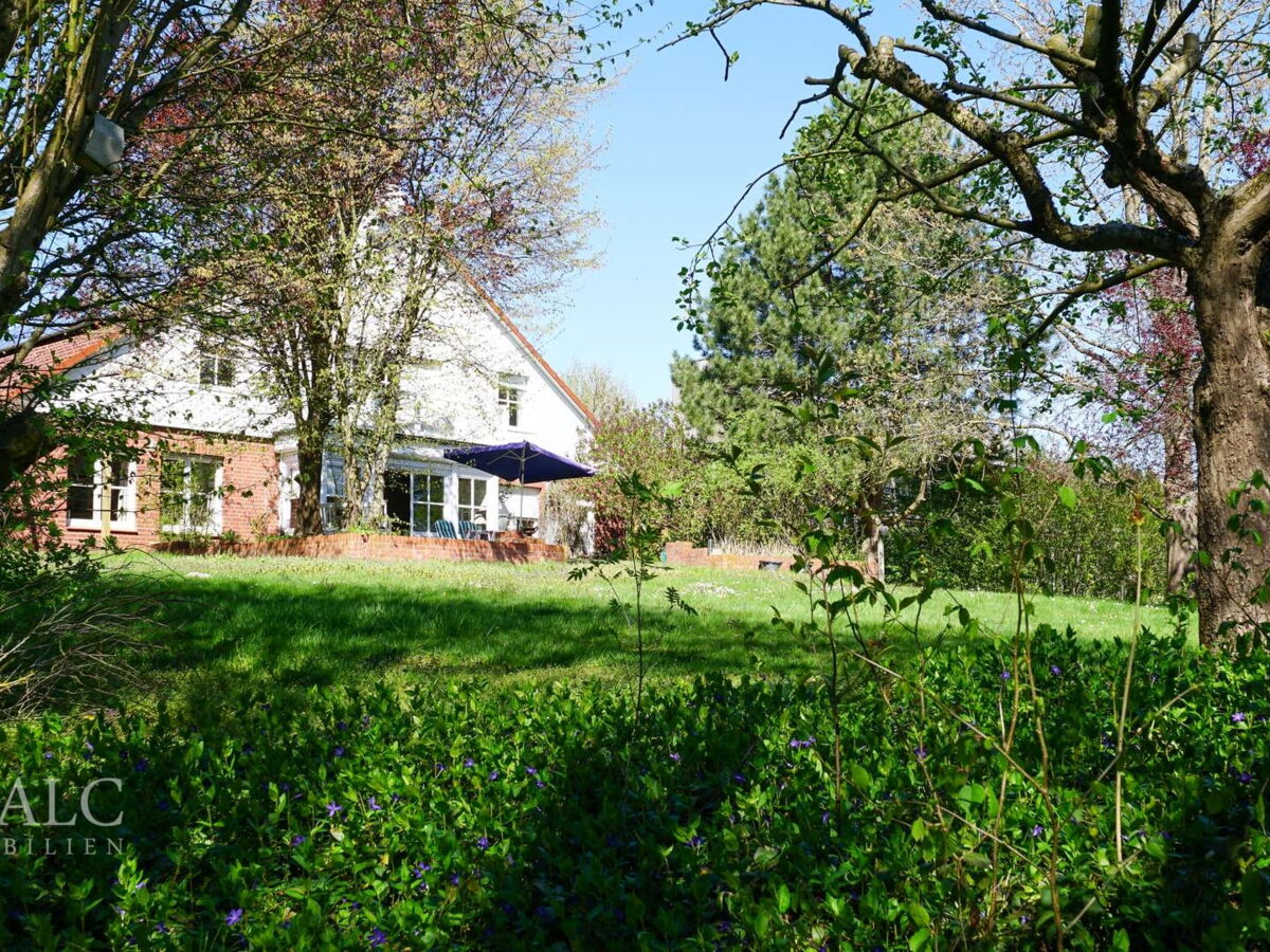 Hausansicht aus dem Garten