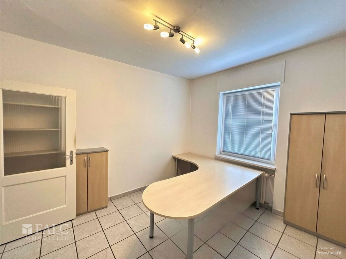 Büro EG - (KI generiert)