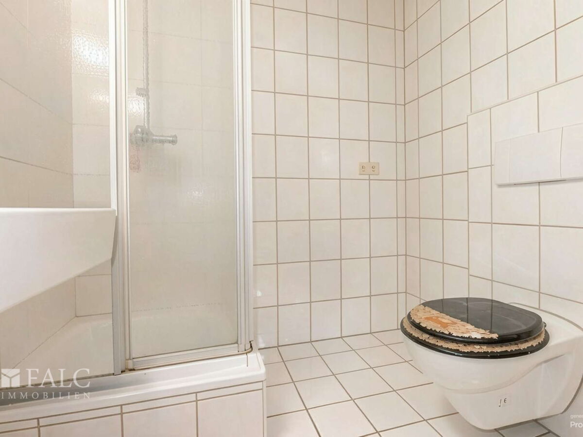 Badezimmer Whg. 2 OG links - (KI generiert)