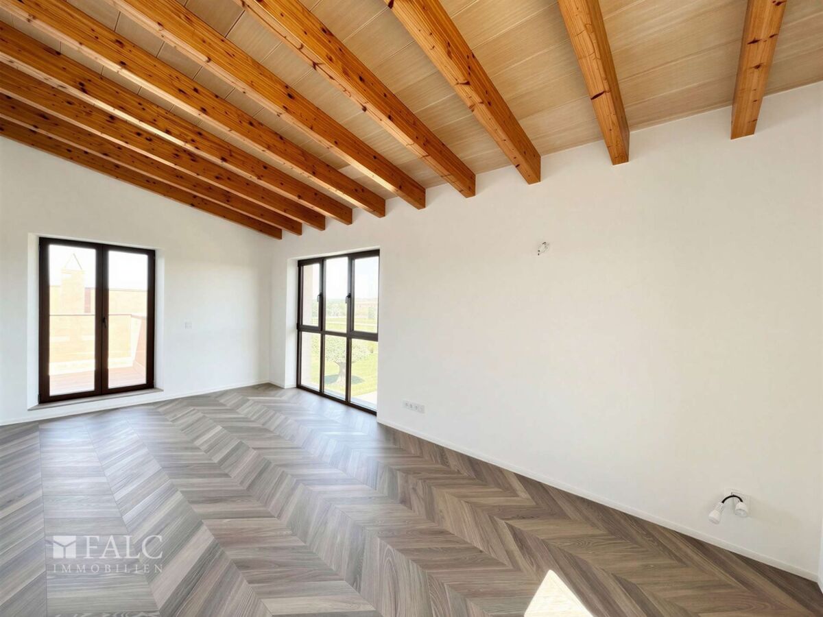 Master-Bedroom 