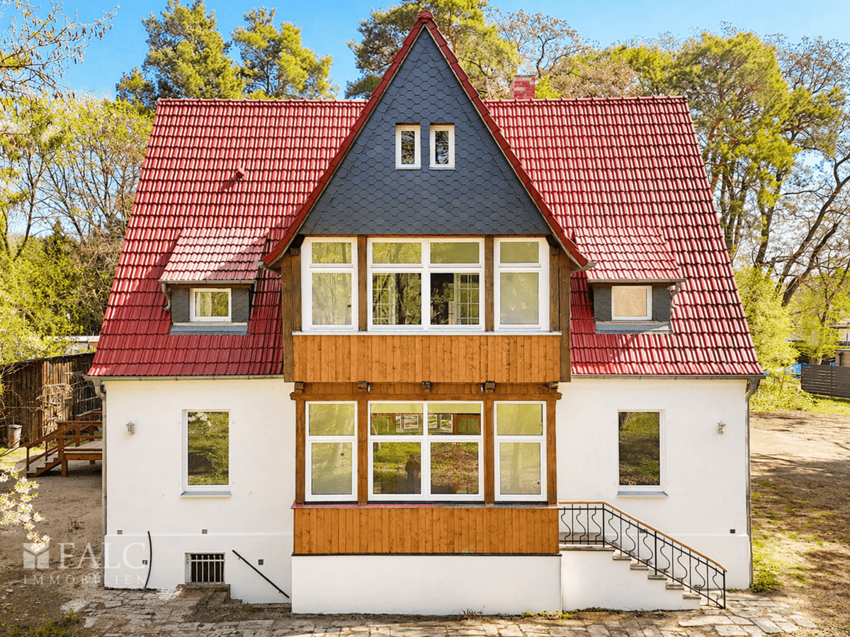 Hausansicht vom eigenen Wald