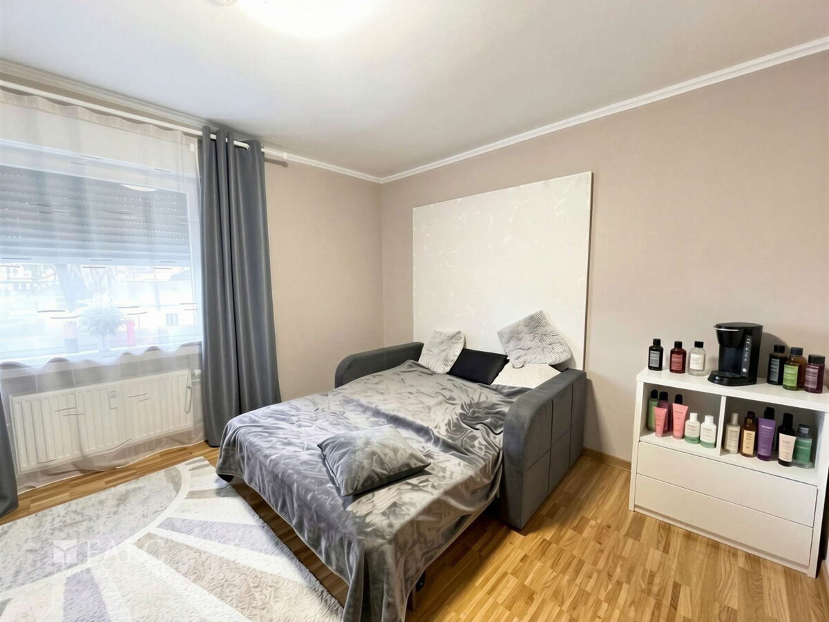Schlafzimmer I Whg. 1. OG links - (KI generiert)
