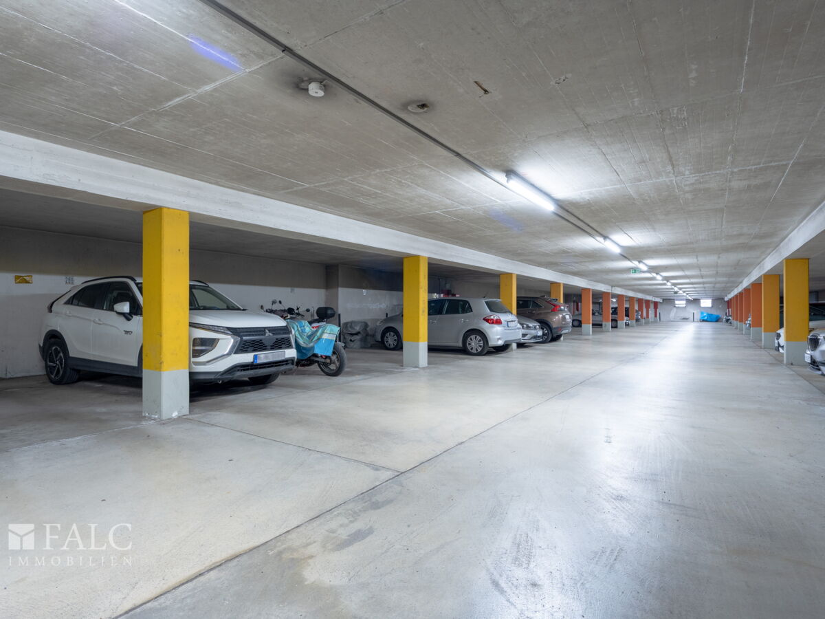 Tiefgarage mit Stellplatz
