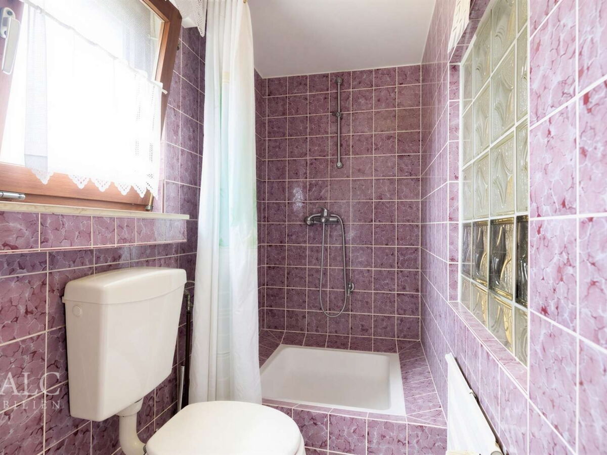 Badezimmer 1OG - (KI generiert)