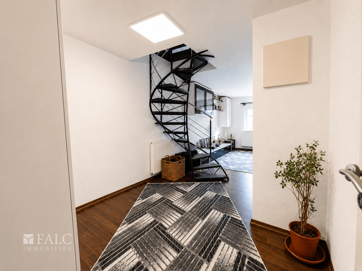 Flur mit Wendeltreppe DG