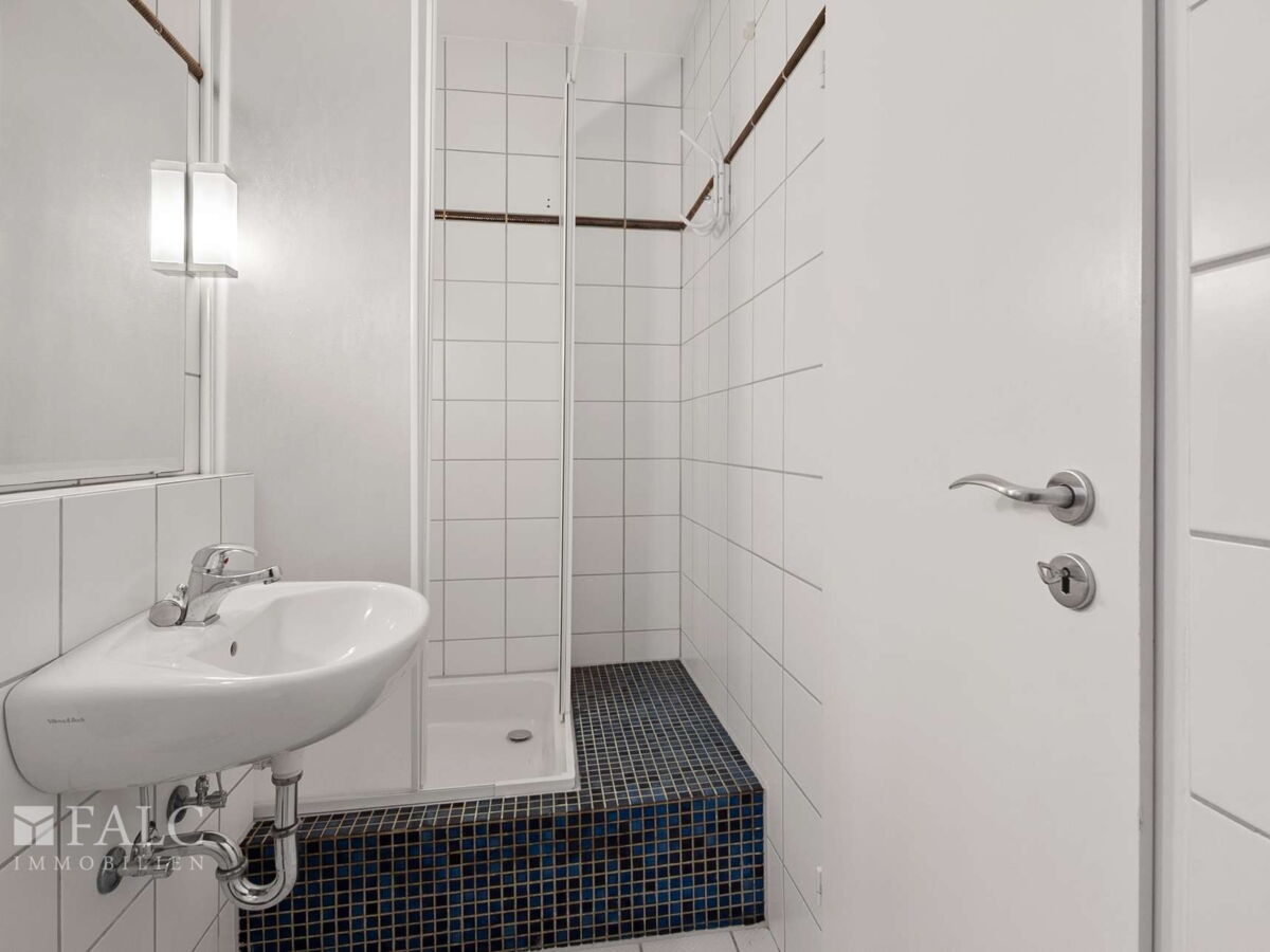 Bad mit Dusche ELW
