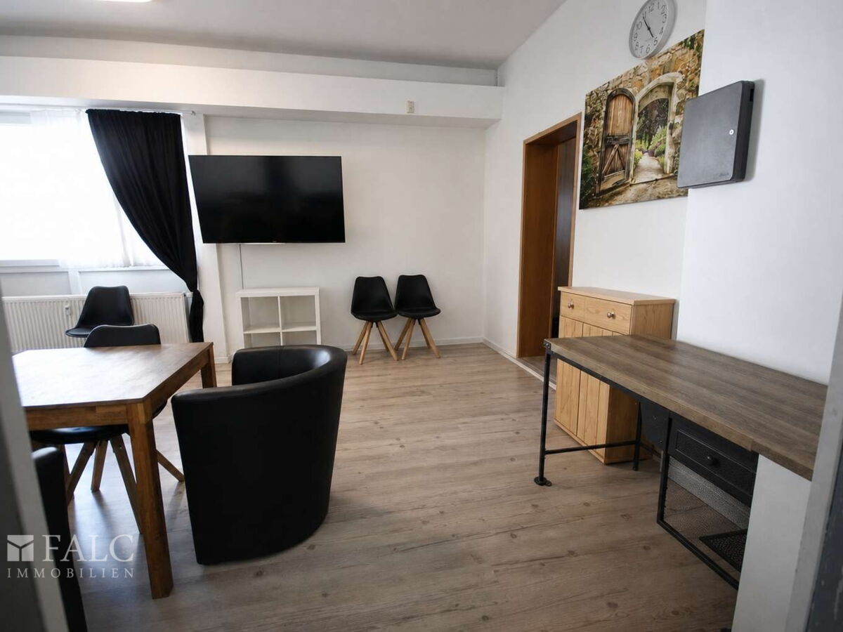 Wohnzimmer (KI aufgeräumt)