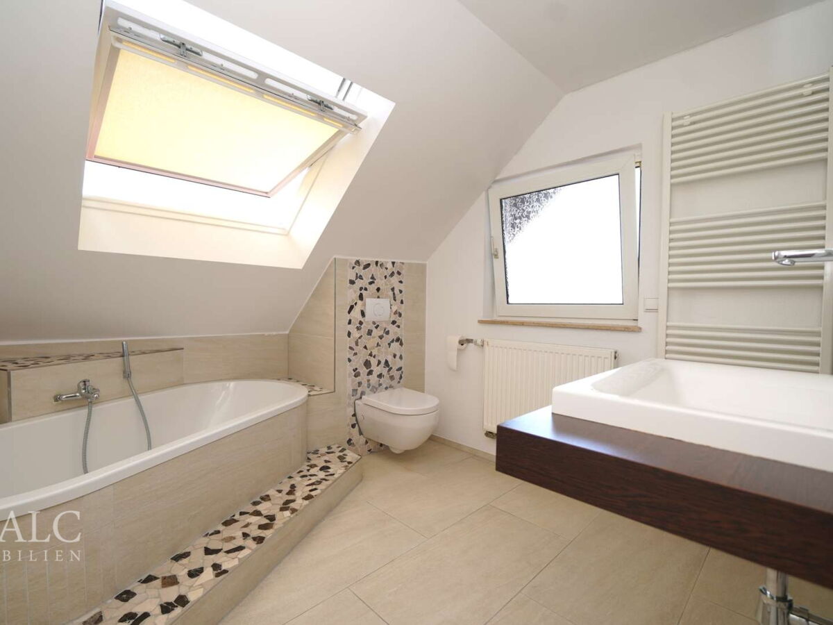 Badetempel mit Wanne...