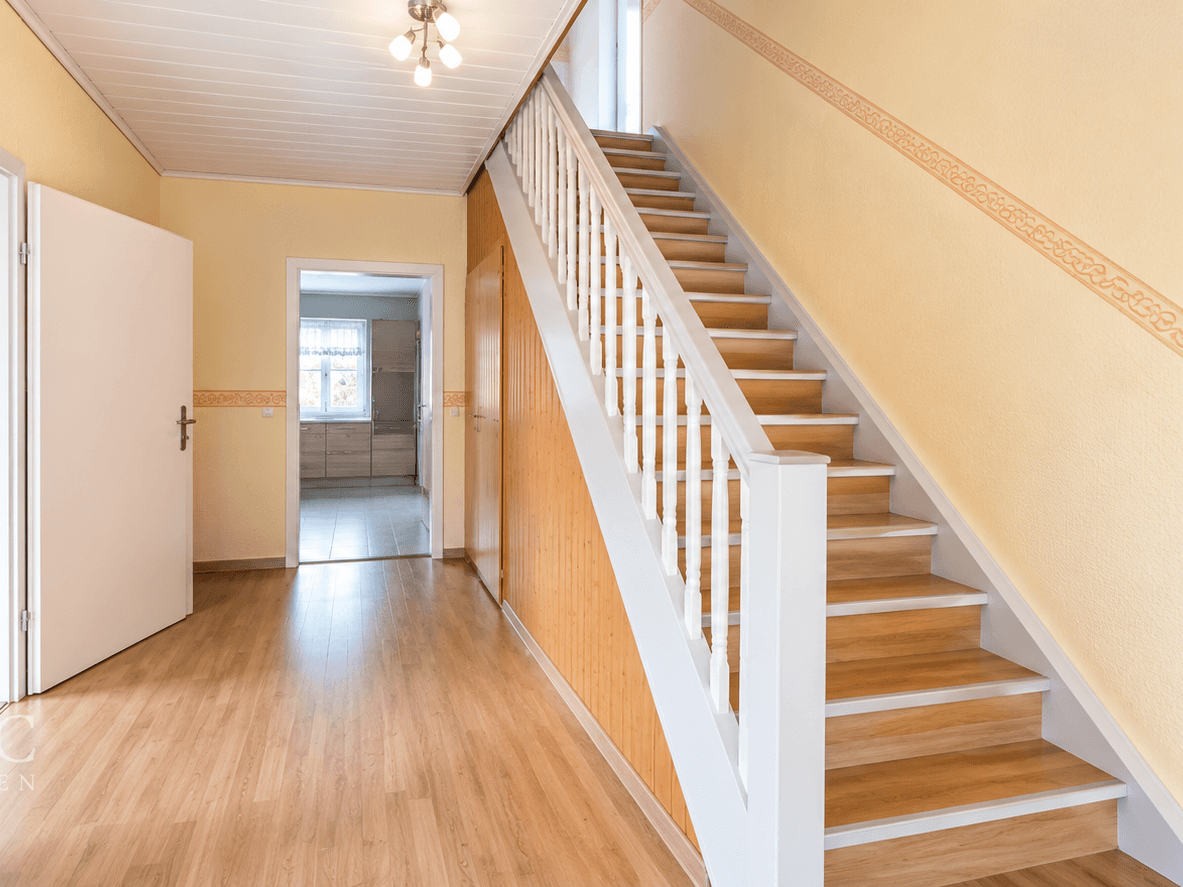 Flur mit Treppe