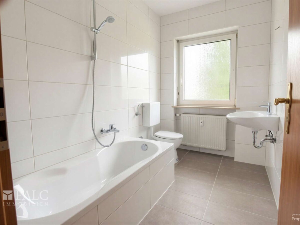 Badezimmer mit Badewanne