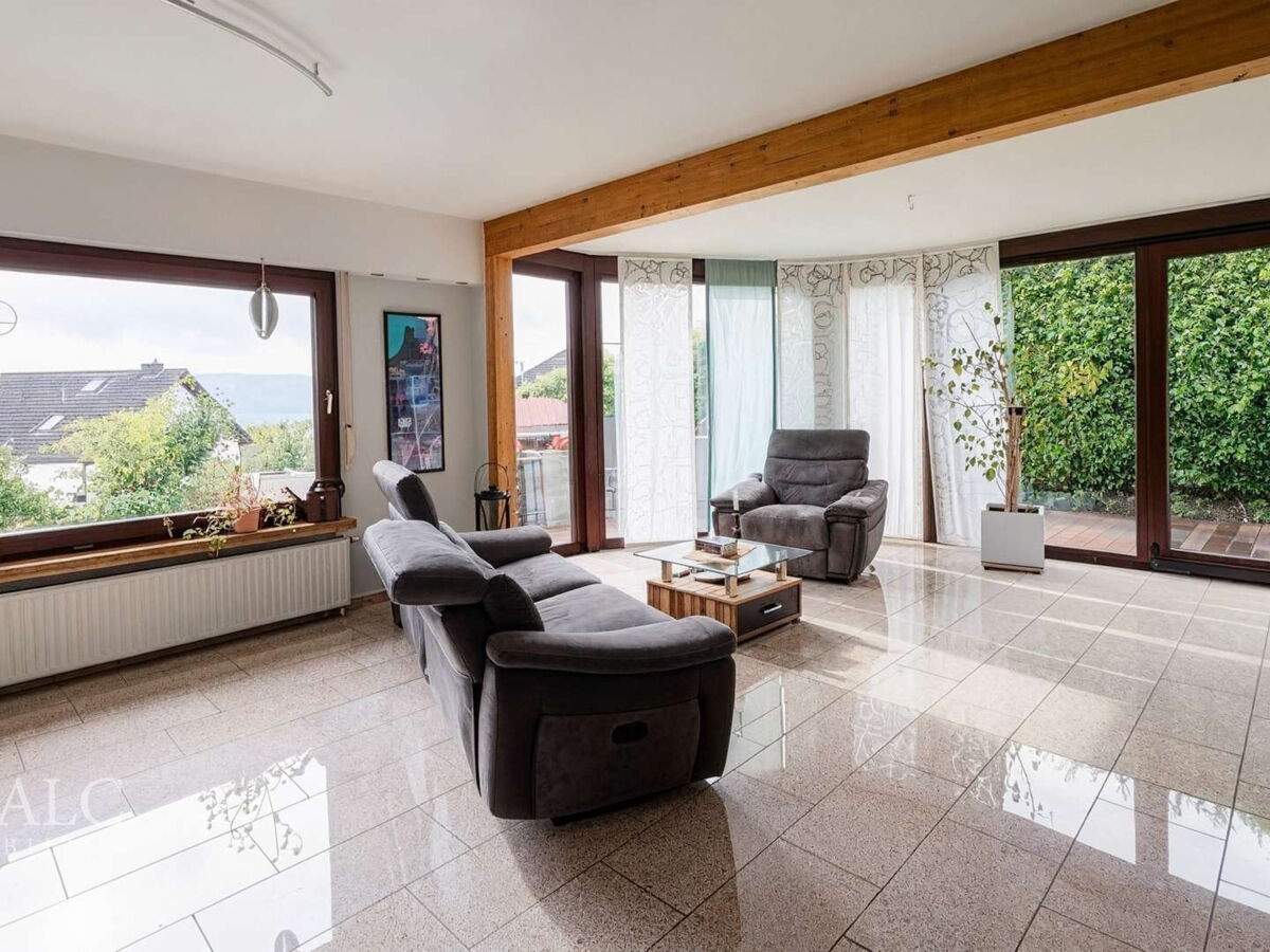 Wohnzimmer mit Panoramablick EG