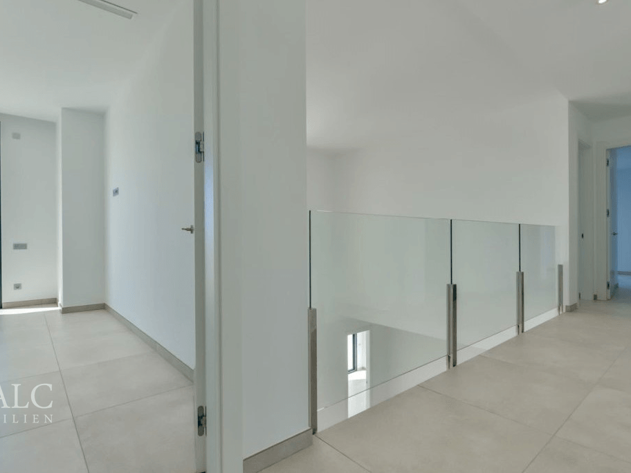 Flur / Treppenhaus / Hallway / Stairwell / Pasillo / Escalera