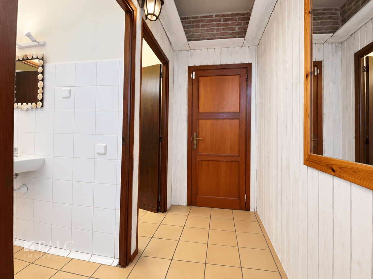Flur zu den Toiletten 