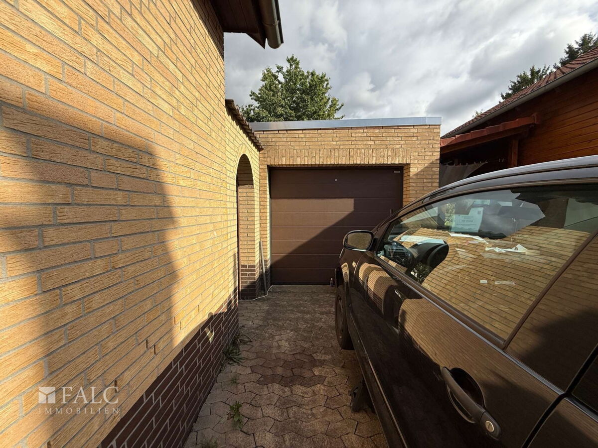Garage / Parkplatz