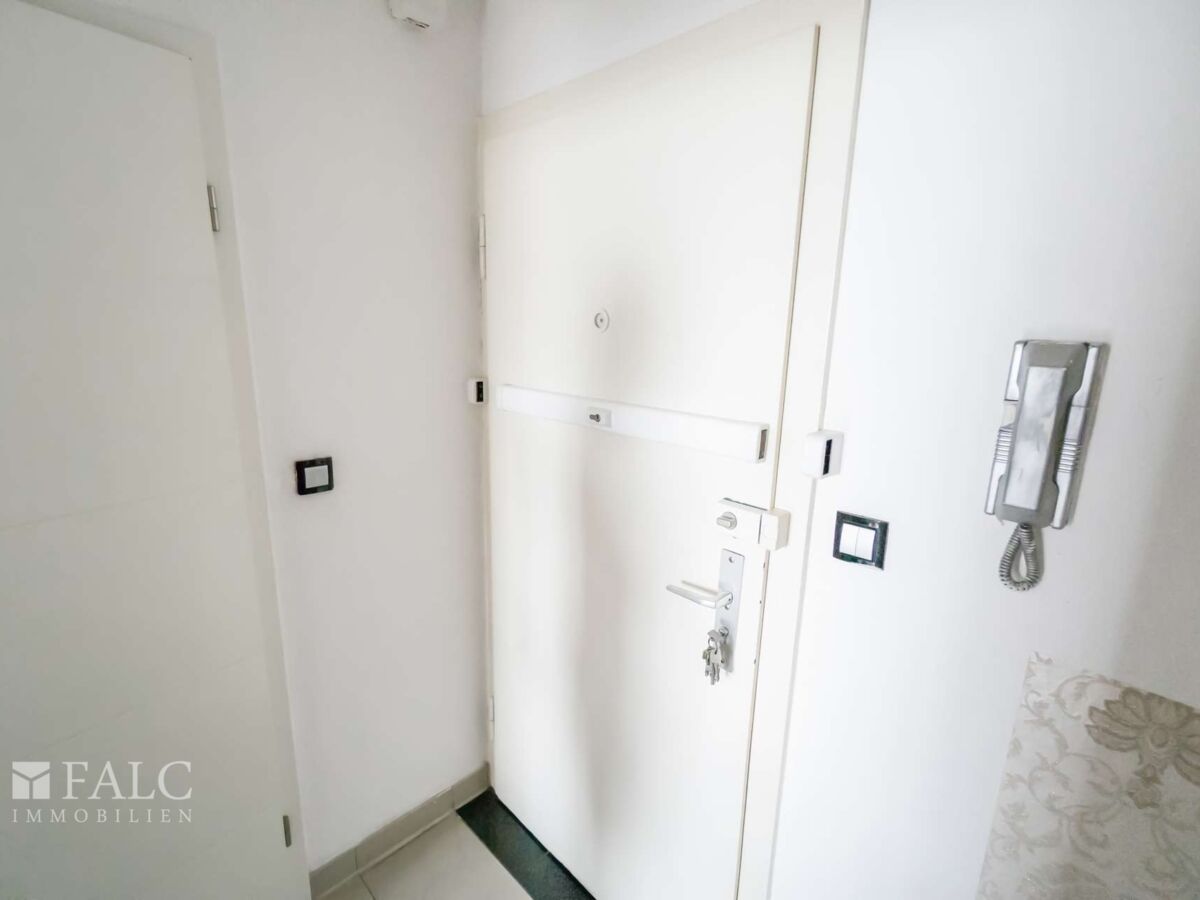 1. Wohnung - Eingangstür