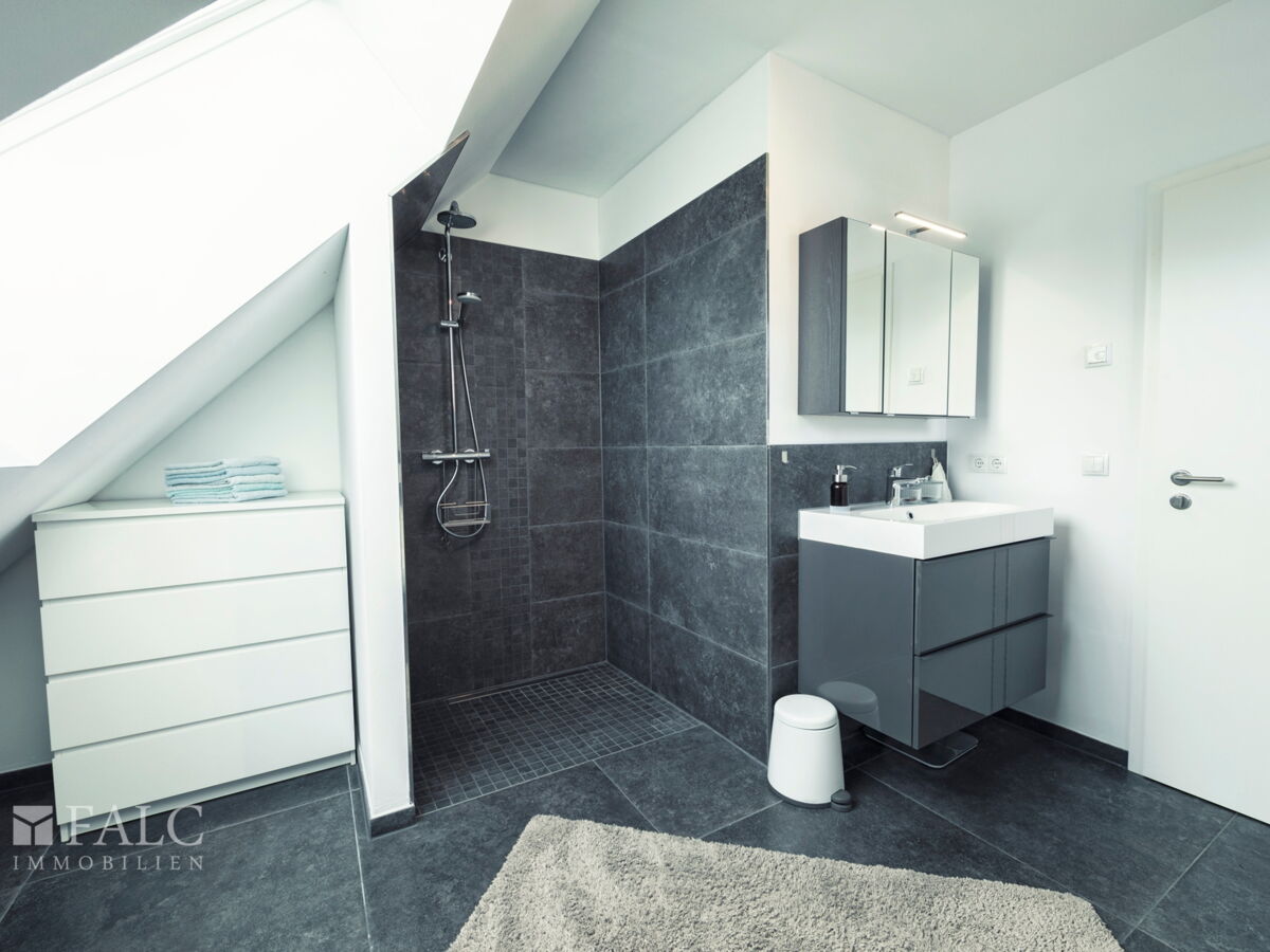 2. Badezimmer Dachgeschoss