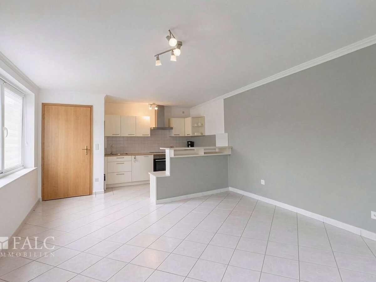 Wohnzimmer II Whg. rechts Nebengeb. - (KI generiert)