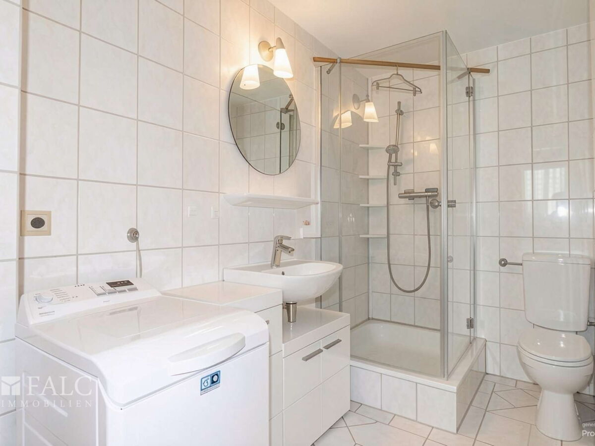 Badezimmer Whg. rechts Nebengeb. - (KI generiert)